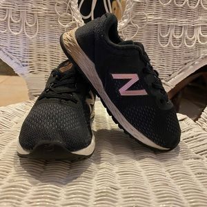 New Balance toddler Sz 10 tennis shoes